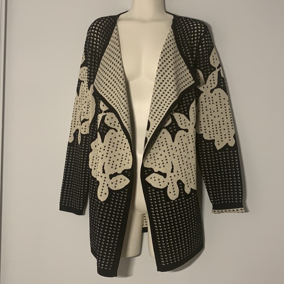 🎉HP🎉NWT🌸Gorgeous Shimmer Black and Cream Patter Long Knit Jacket - Picture 9 of 16